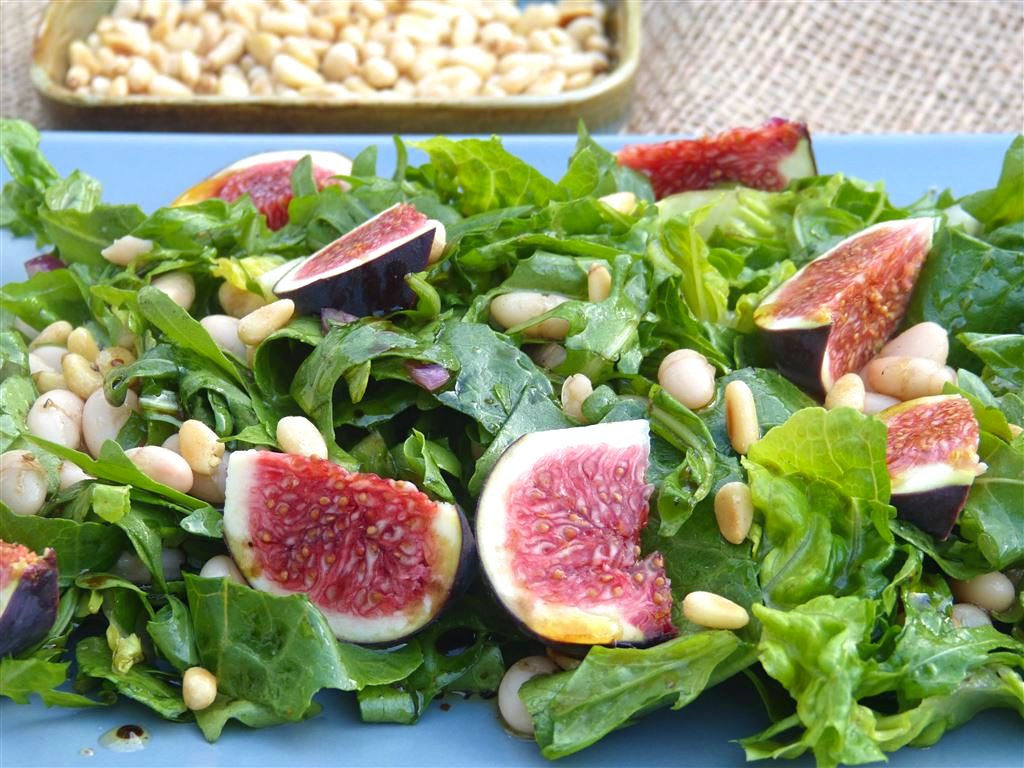 Rucola-Salat mit Bohnen und Feigen