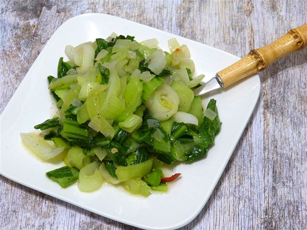 Gesunde Beilage: Pak Choi mit Chili und Ingwer (vegan) - gingerandthyme.de