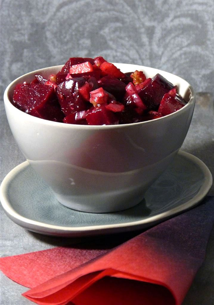 Rote Bete Salat mit Apfel und Walnuss (vegan) - gingerandthyme.de