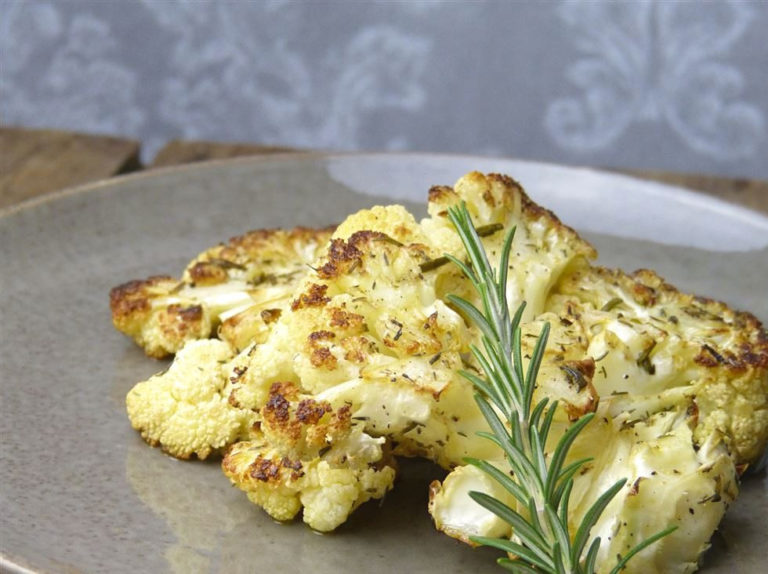 Blumenkohl-Steak mit Kräutern - gingerandthyme.de